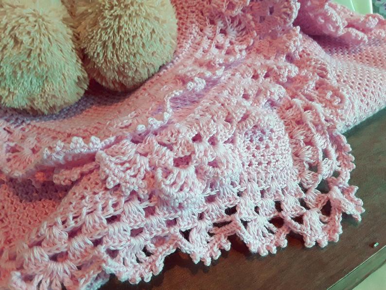 Copertina neonata rosa a maglia con pizzo uncinetto artigianale - Fairy Corner