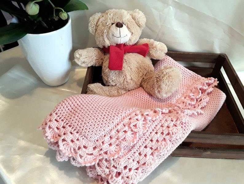 Copertina neonata rosa a maglia con pizzo uncinetto artigianale - Fairy Corner