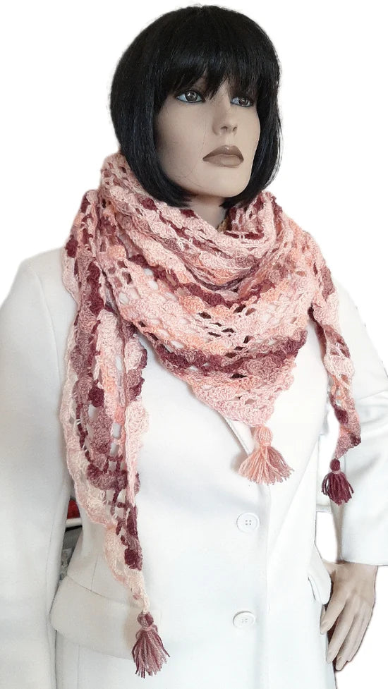 Scialle, sciarpa triangolare all'uncinetto con nappe - rosa arancio