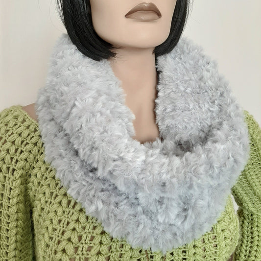 Scaldacollo Infinity Scarf effetto pelliccia artigianale a maglia - grigio perla